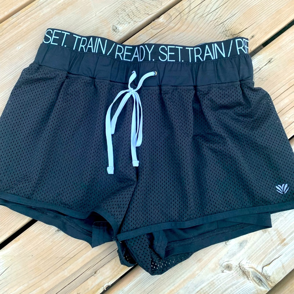 Forever 21 - women’s medium workout shorts - like new